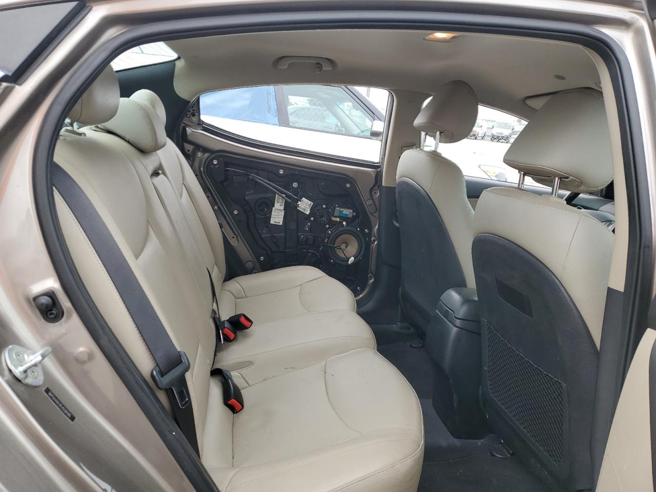 2015 Hyundai Elantra - Image 10