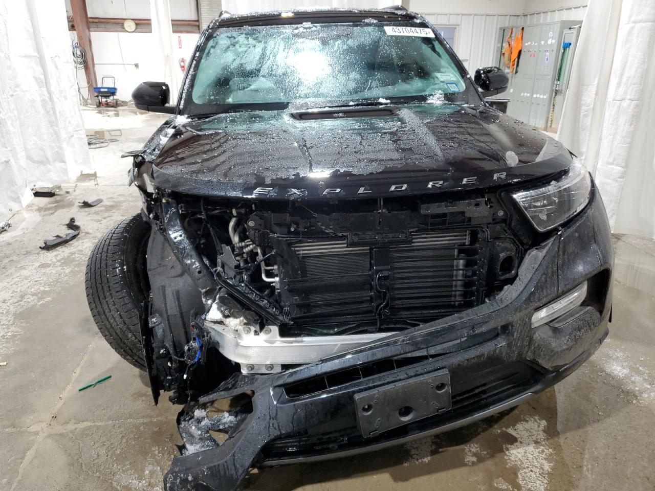 2022 Ford Explorer - Image 5