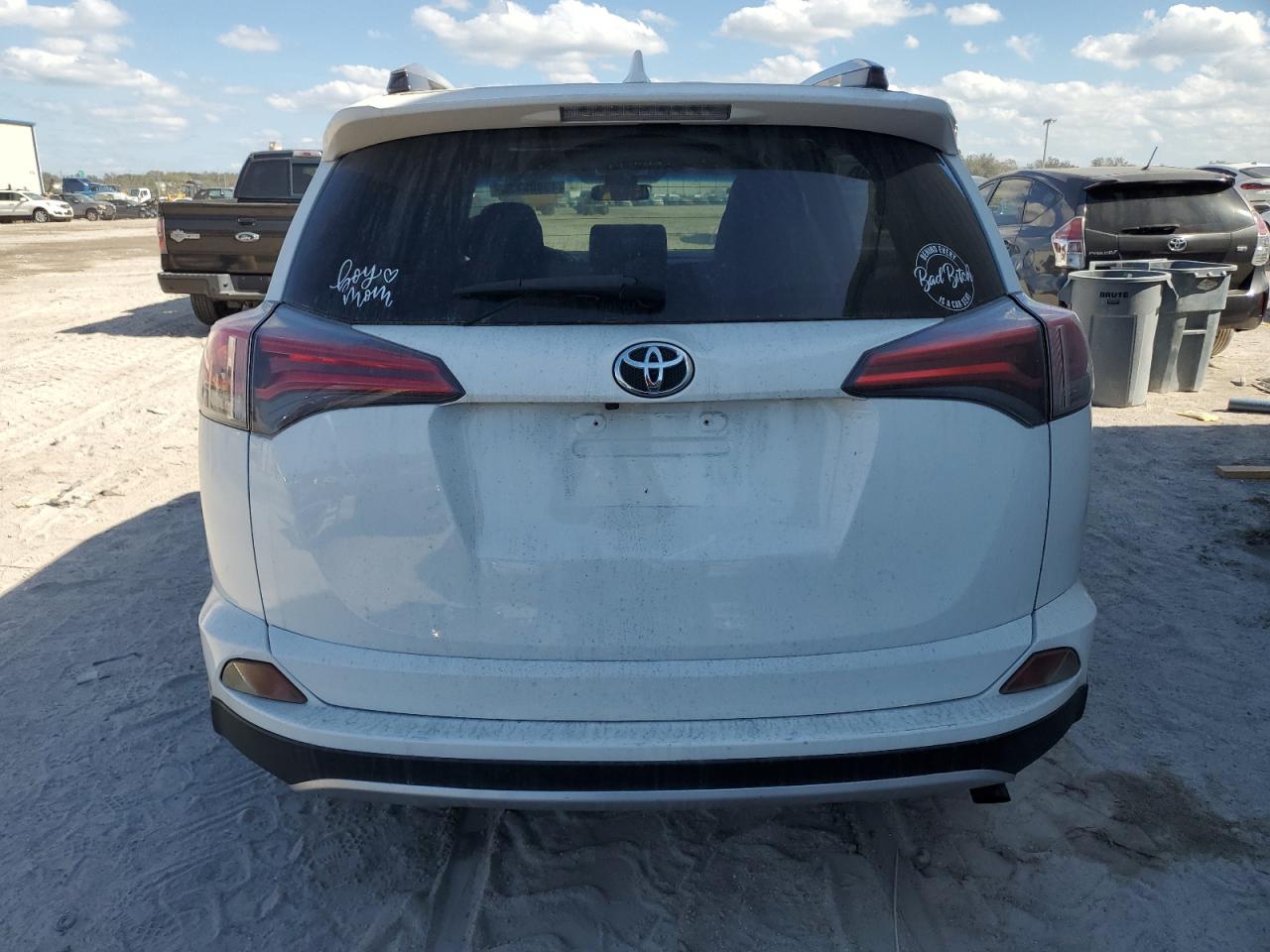 JTMWFREV8HD092884 TOYOTA RAV4 2017