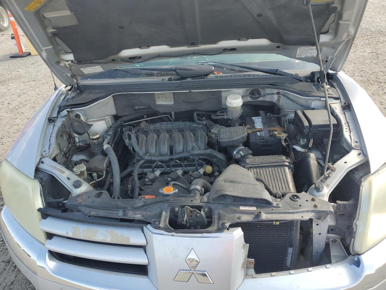 2004 Mitsubishi Endeavor - Image 13
