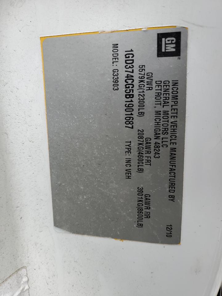 2011 GMC Savana - Image 12