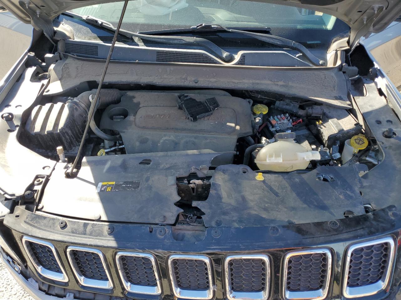2018 Jeep Compass - Image 12