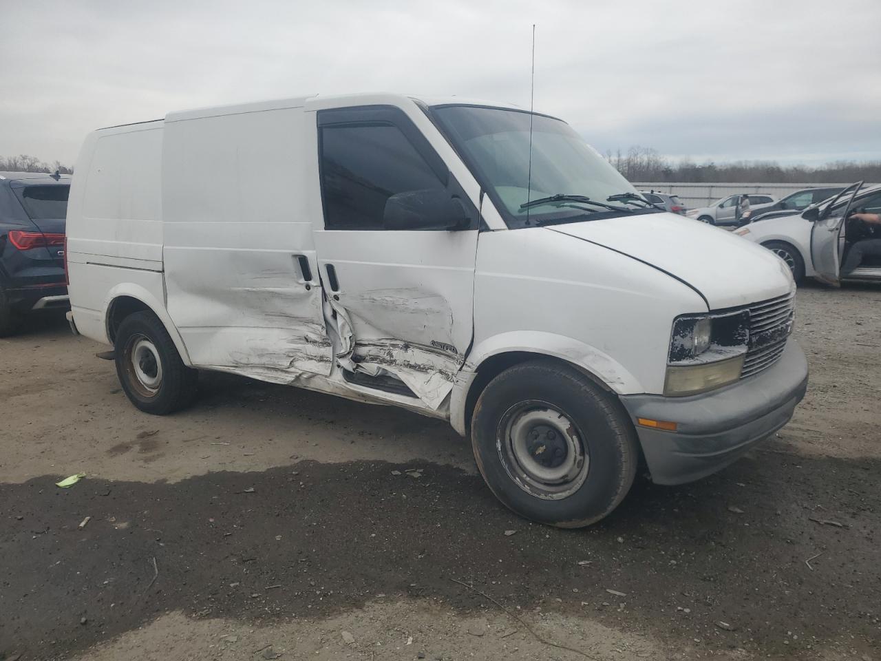 2000 Chevrolet Astro - Image 4