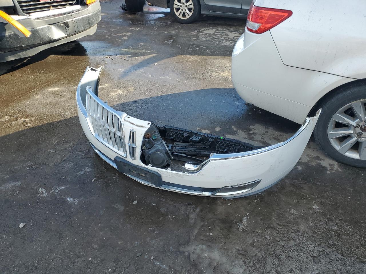 2010 Lincoln MKZ - Image 12