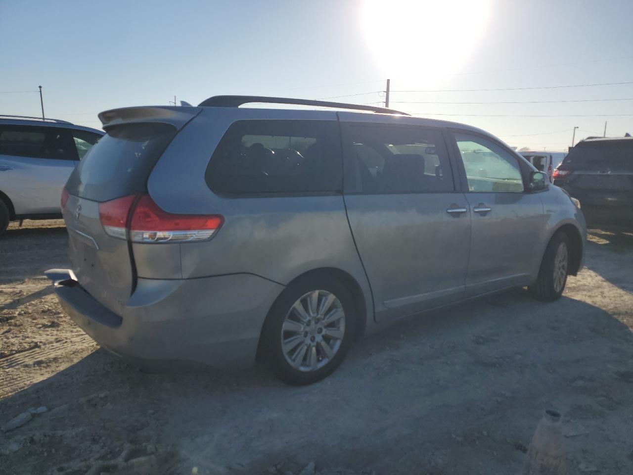 2011 Toyota Sienna - Image 3