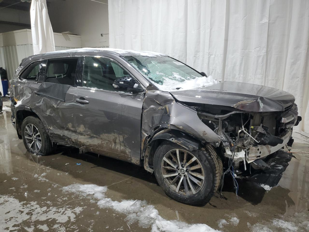 2018 Toyota Highlander - Image 4