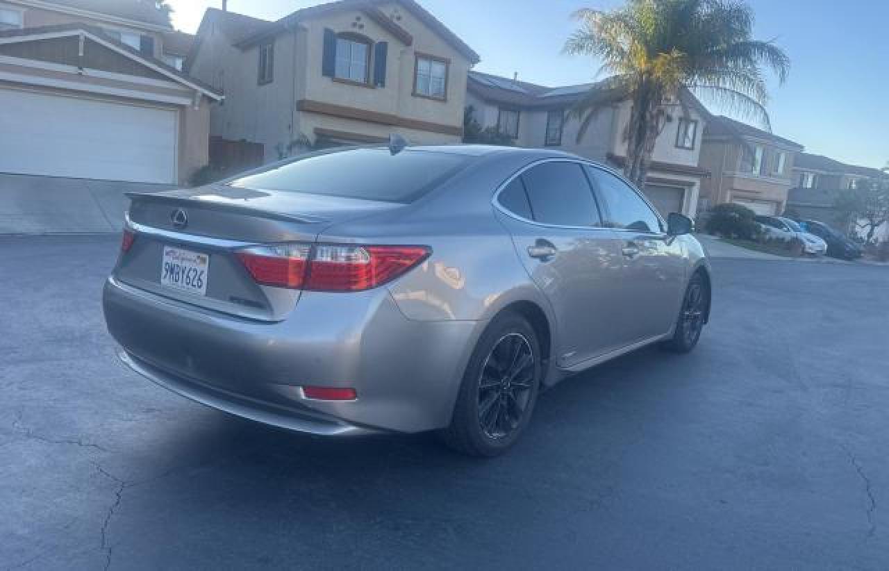 2015 Lexus ES - Image 4