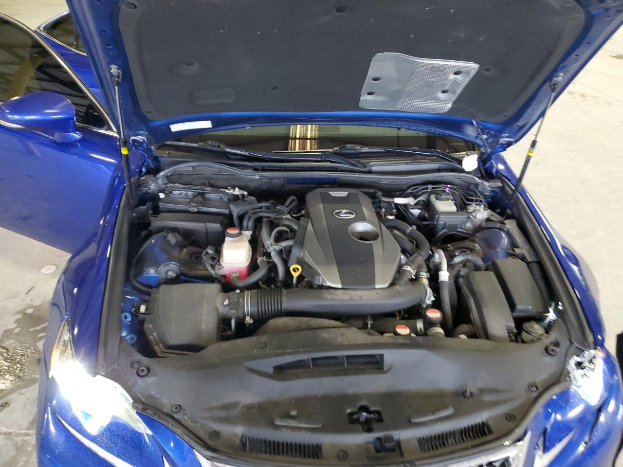 2016 Lexus IS - Image 11