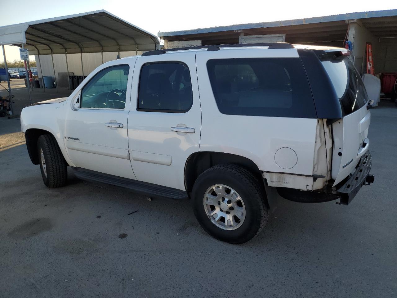 2007 GMC Yukon - Image 2