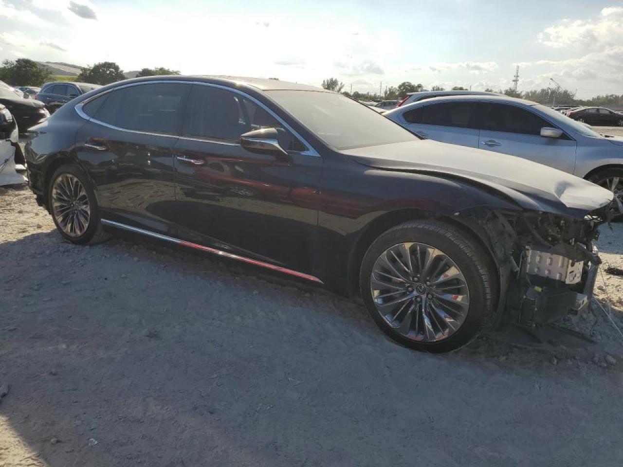 2020 Lexus LS - Image 4