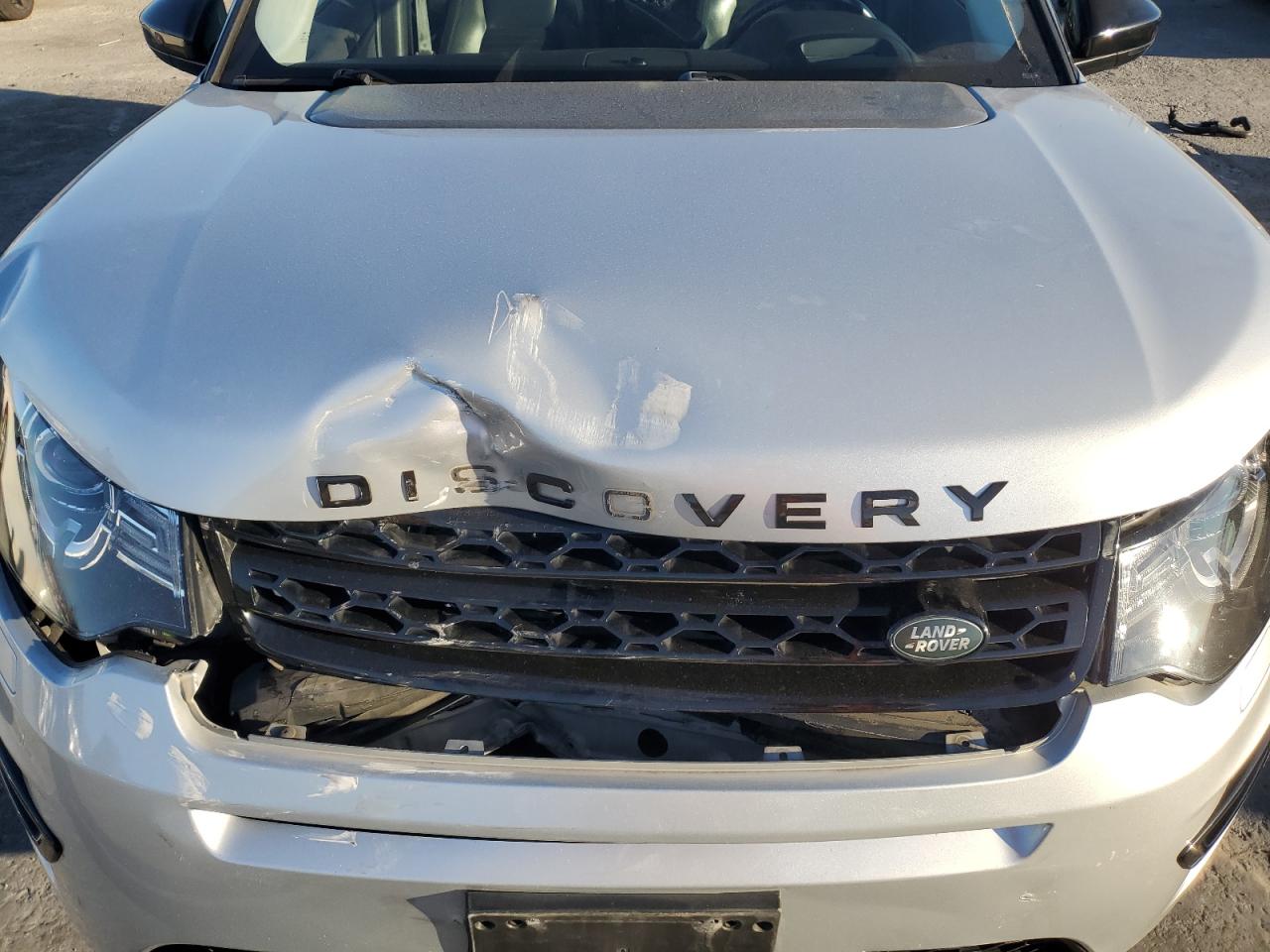 2017 Land Rover Discovery - Image 13