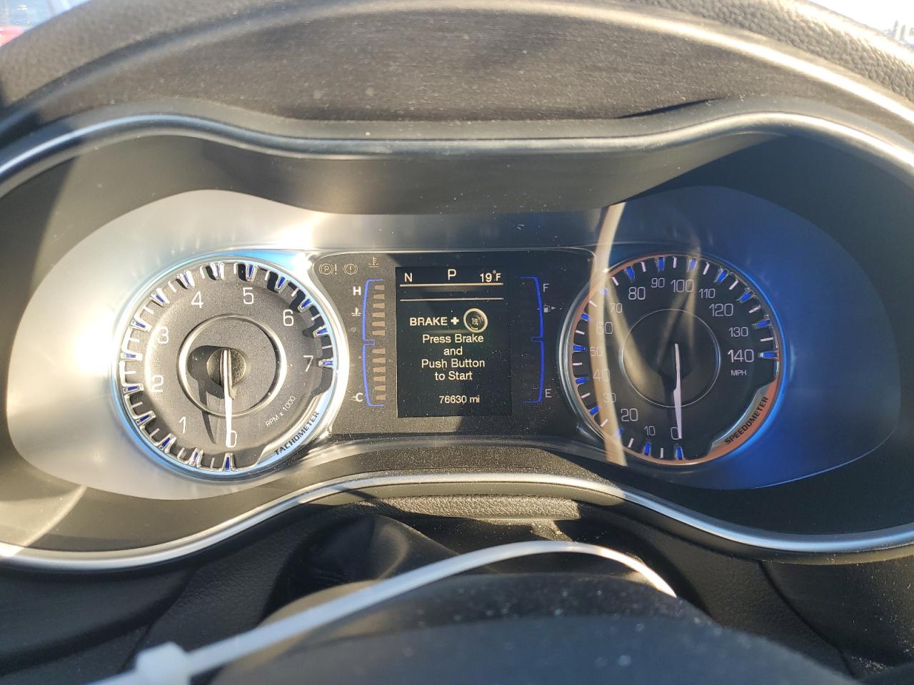 2016 Chrysler 200 - Image 9