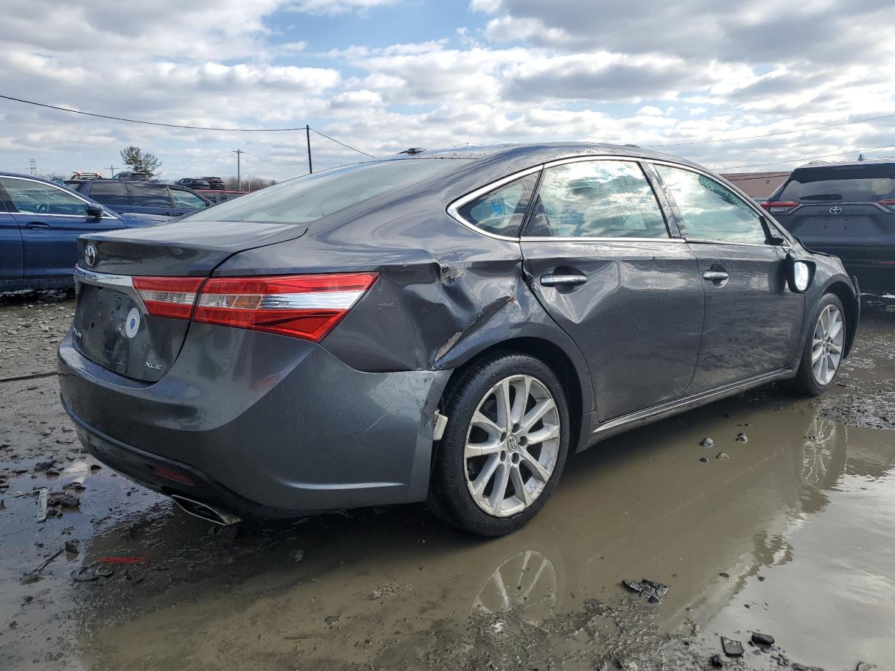 2013 Toyota Avalon - Image 3