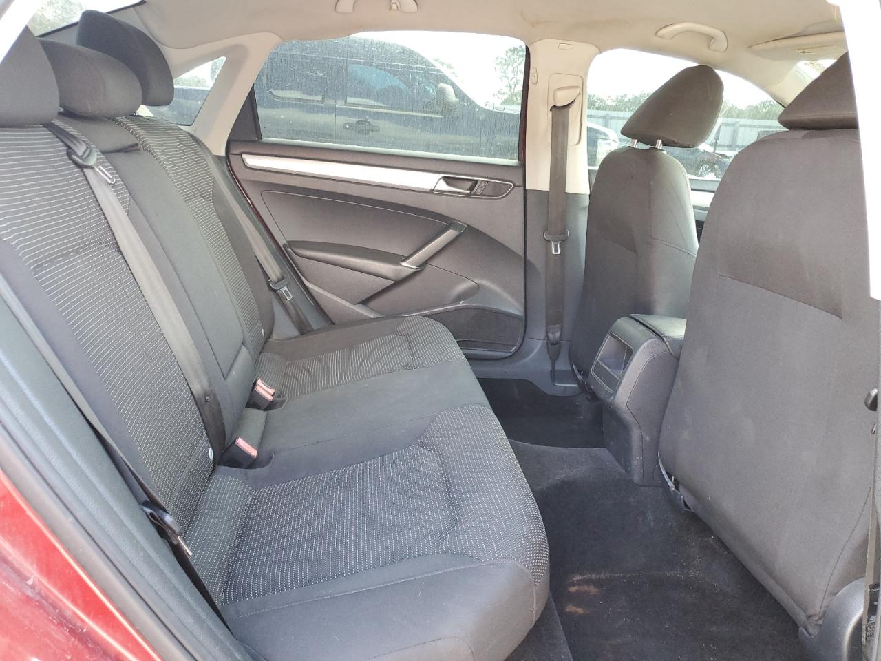 2017 Volkswagen Passat - Image 10