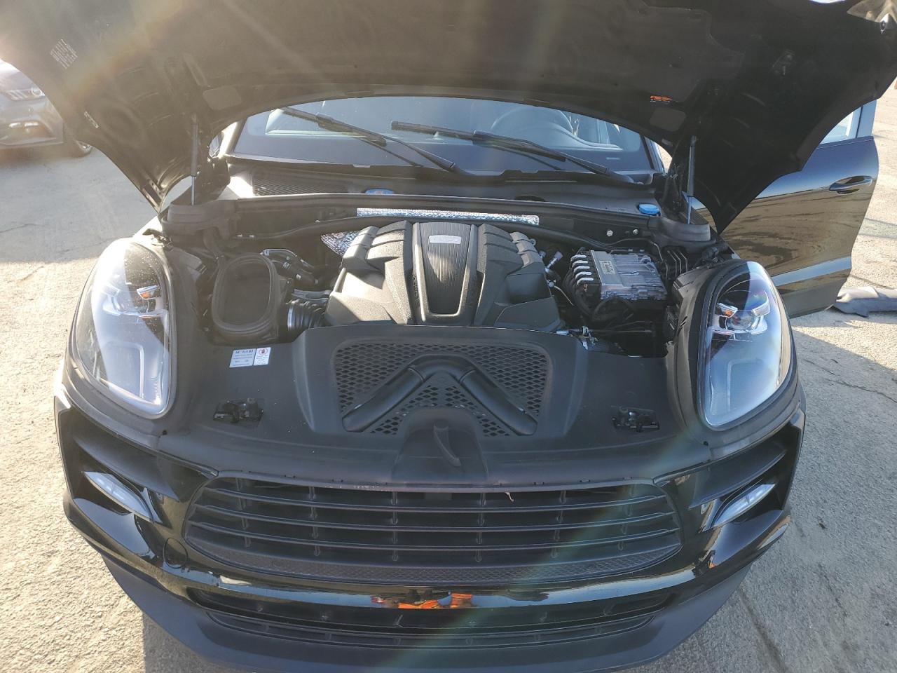 2021 Porsche Macan - Image 12