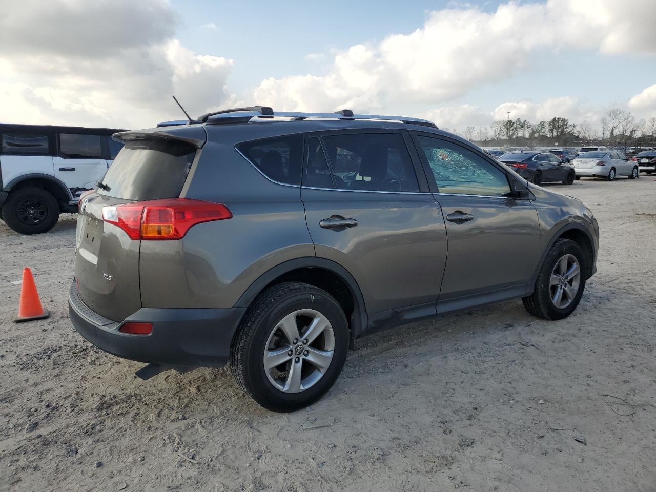 2015 Toyota RAV 4 - Image 3