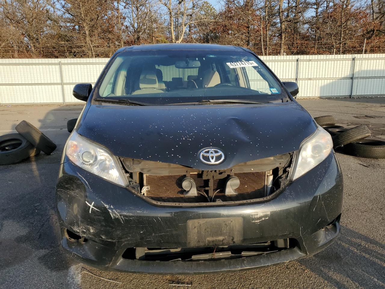 2016 Toyota Sienna - Image 5