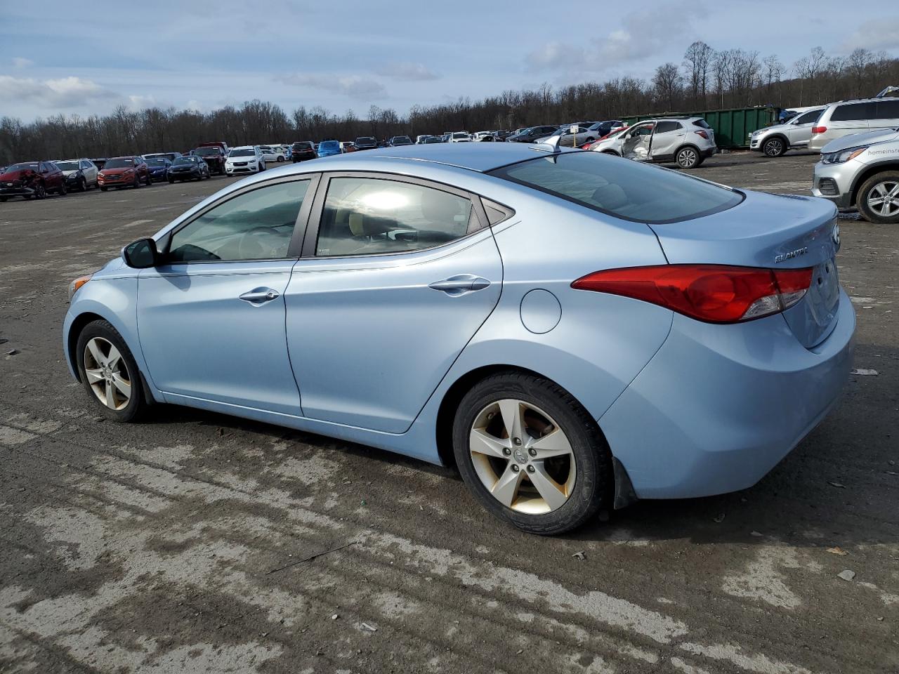 2013 Hyundai Elantra - Image 2