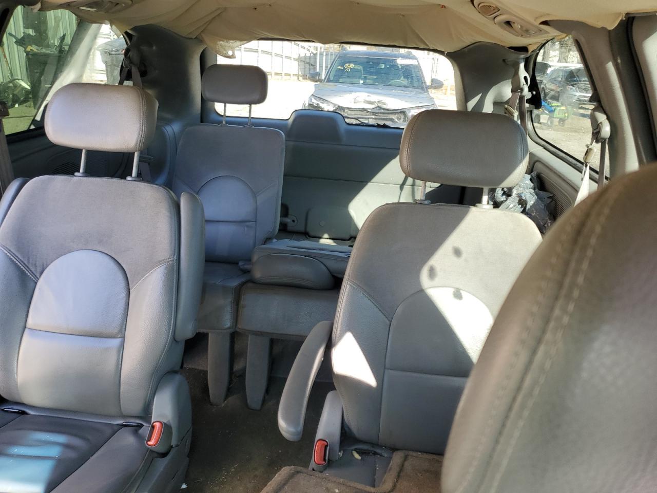 2005 Chrysler Town & Country - Image 10