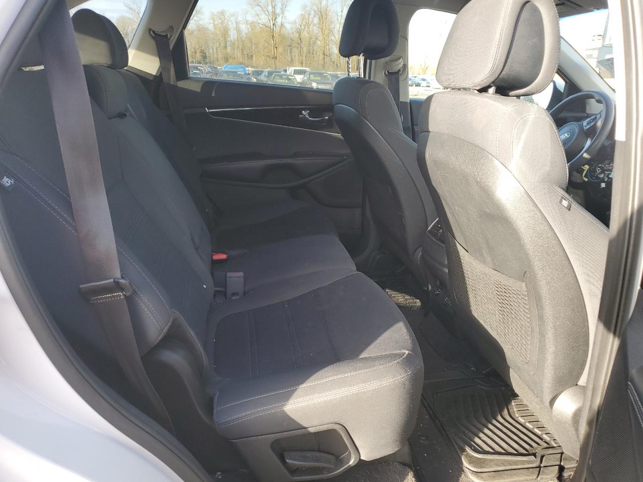 2016 Kia Sorento - Image 11