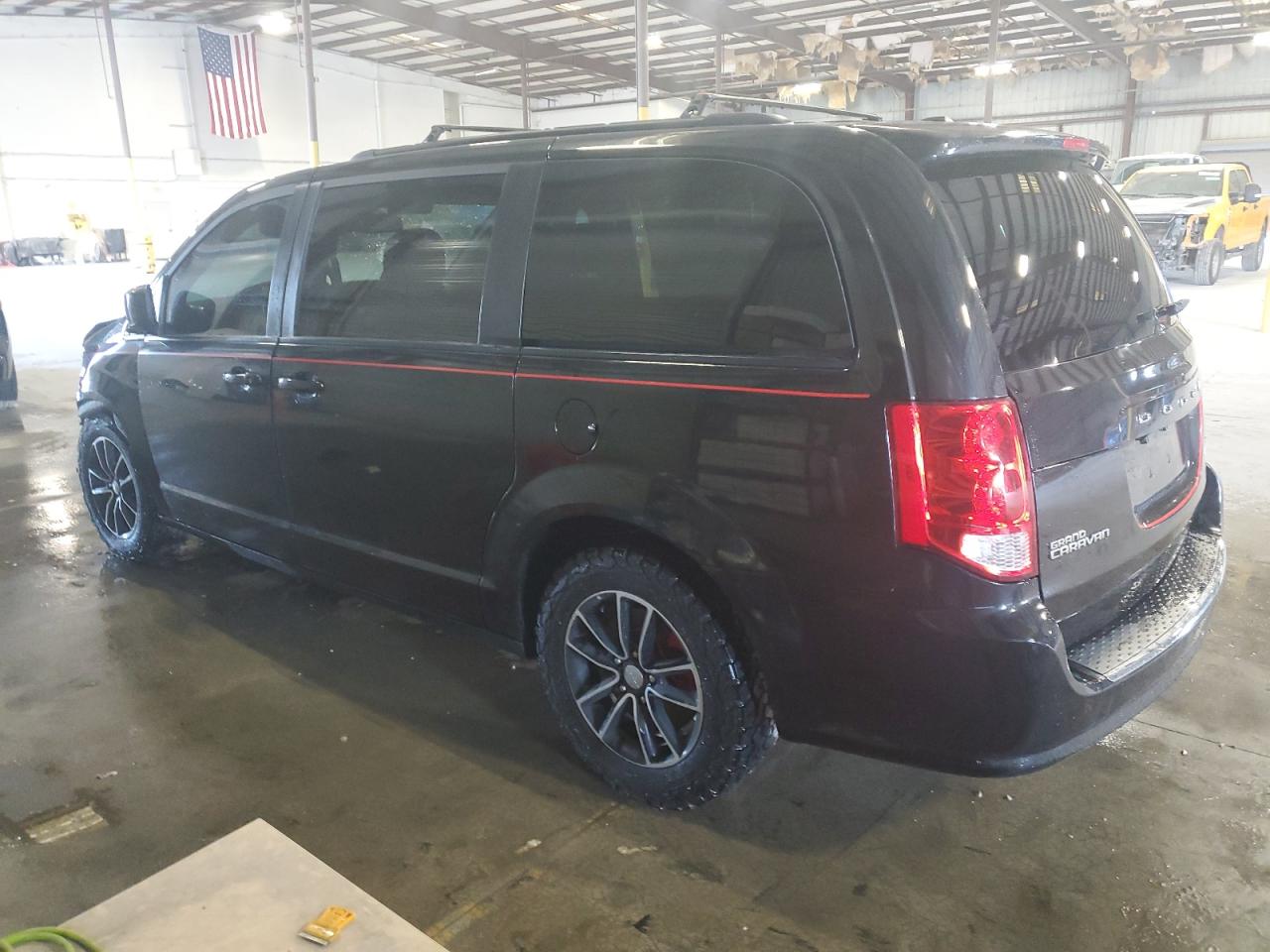 2018 Dodge Caravan - Image 2