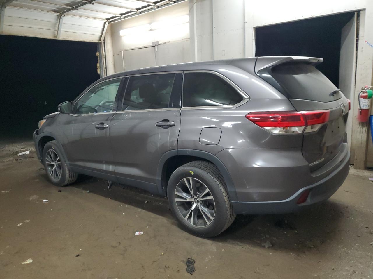 2019 Toyota Highlander - Image 2