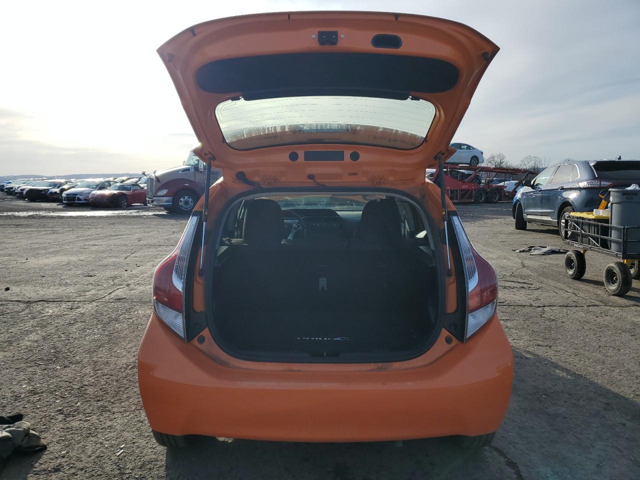 2015 Toyota Prius - Image 6
