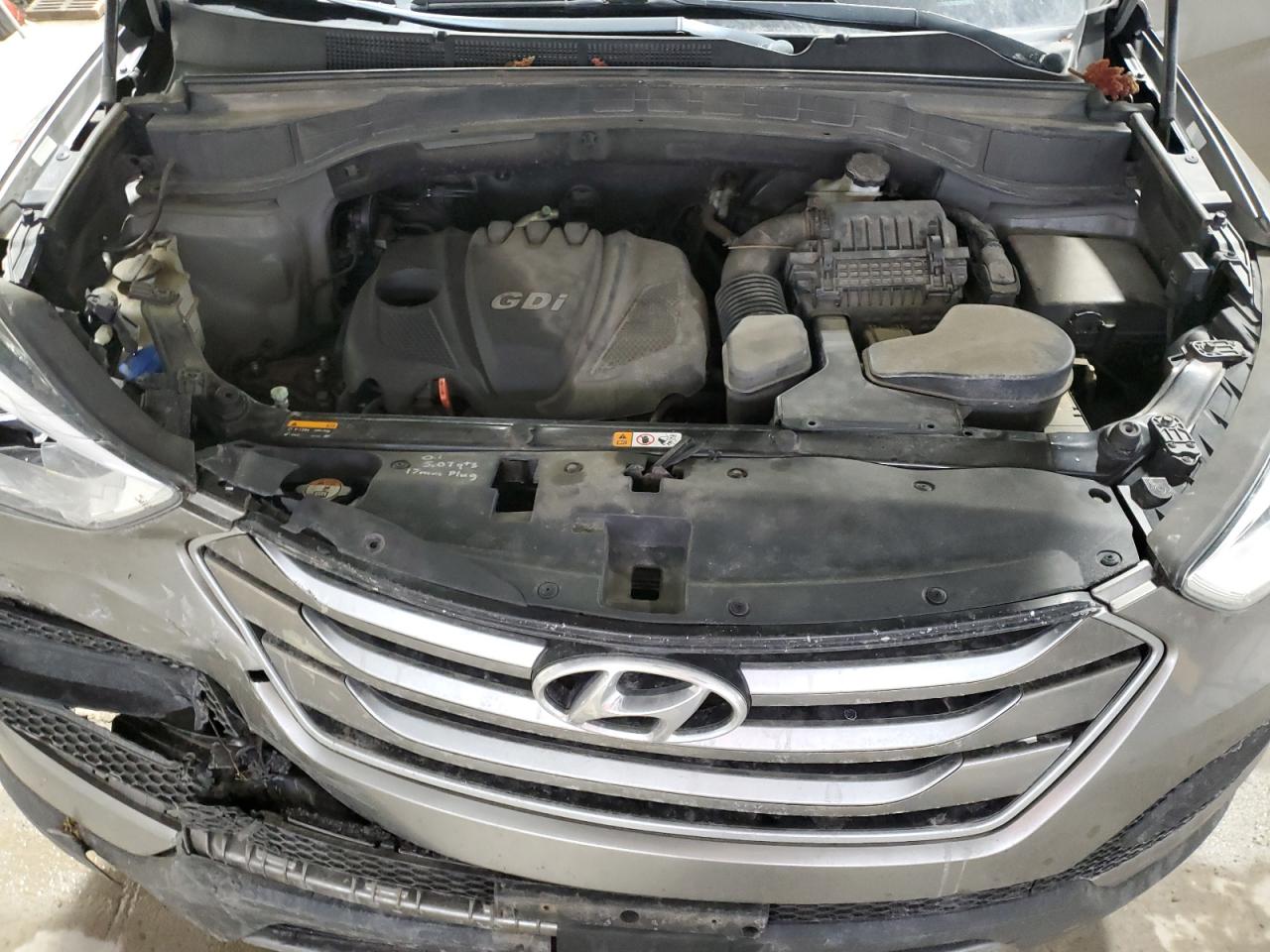 2016 Hyundai Santa Fe - Image 12