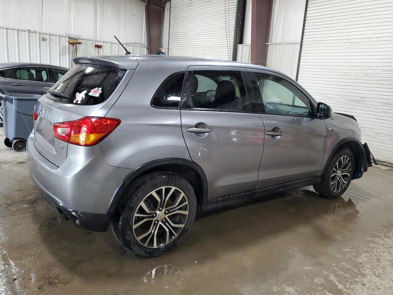 2016 Mitsubishi Outlander - Image 3