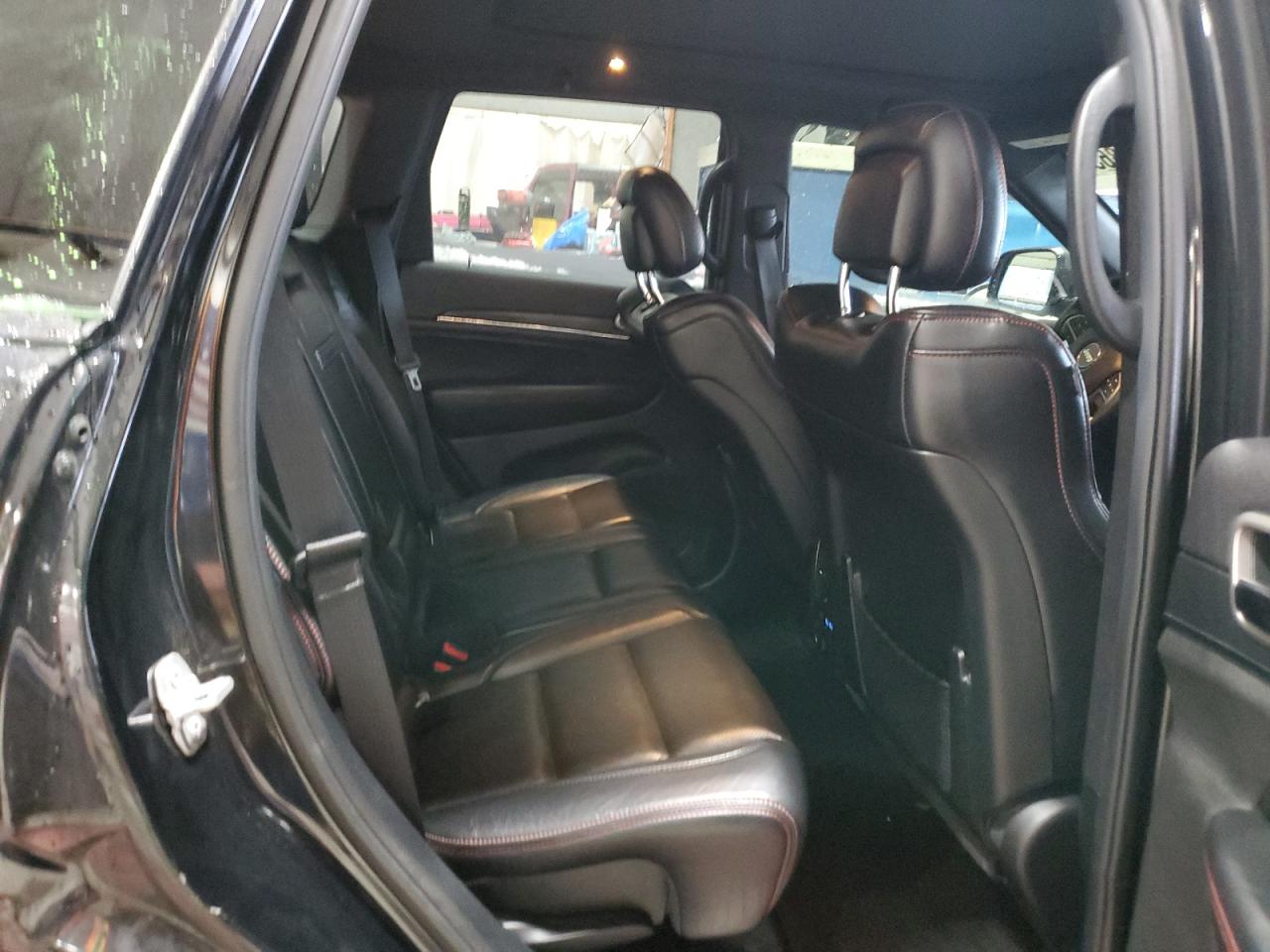 2017 Jeep Grand Cherokee - Image 11
