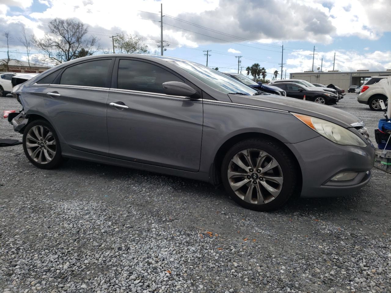 2011 Hyundai Sonata - Image 4