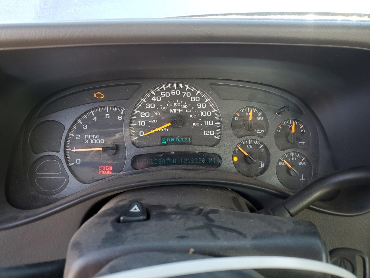 2004 Chevrolet Silverado - Image 9