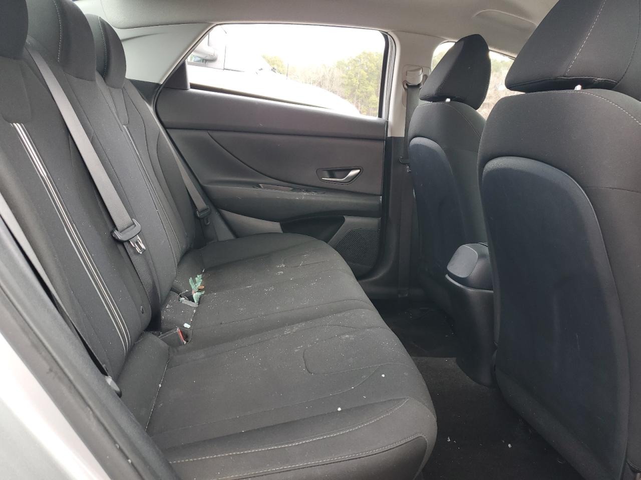 2022 Hyundai Elantra - Image 10