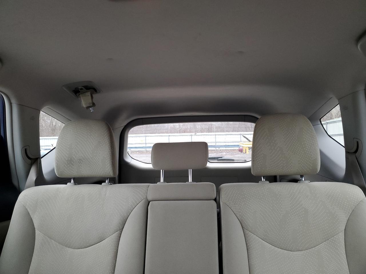 2014 Toyota Prius - Image 10