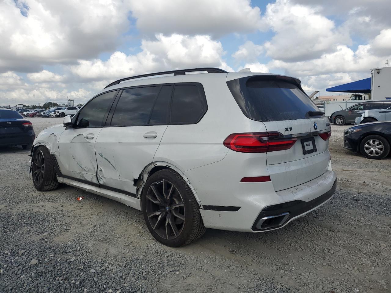 2019 BMW X7 - Image 2