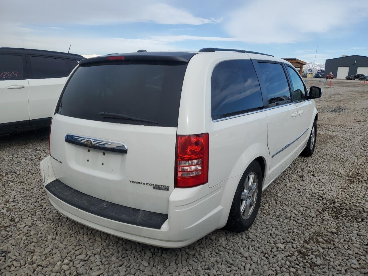 2010 Chrysler Town & Country - Image 3