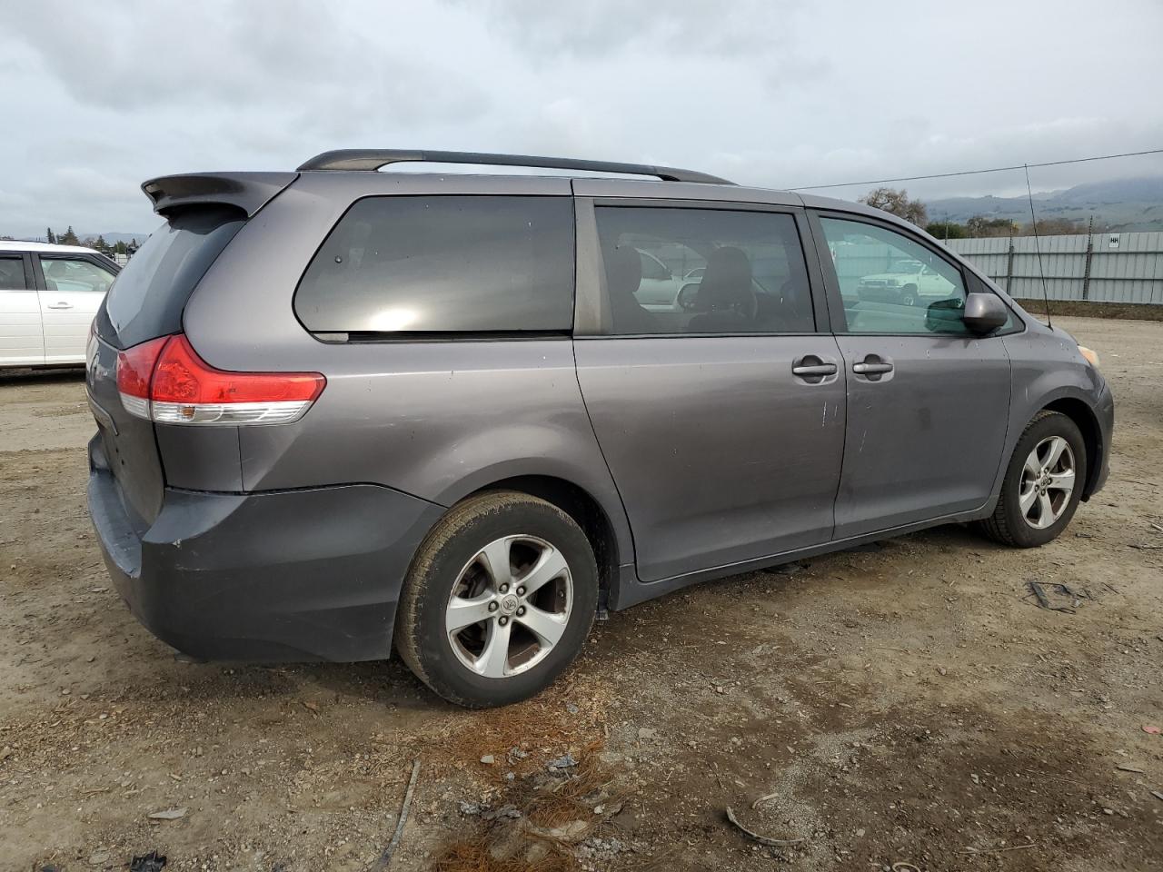 2012 Toyota Sienna - Image 3