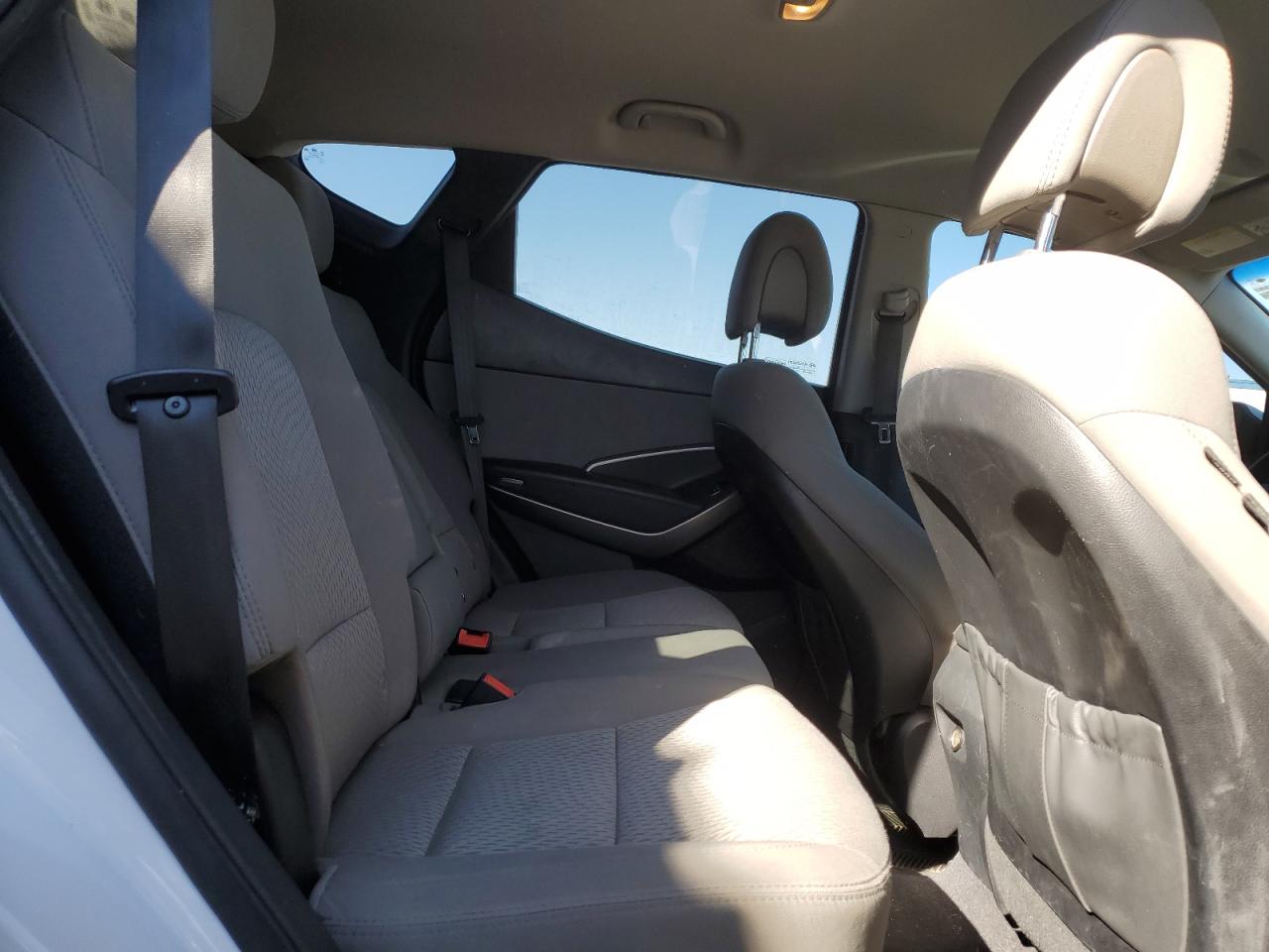 2015 Hyundai Santa Fe - Image 11
