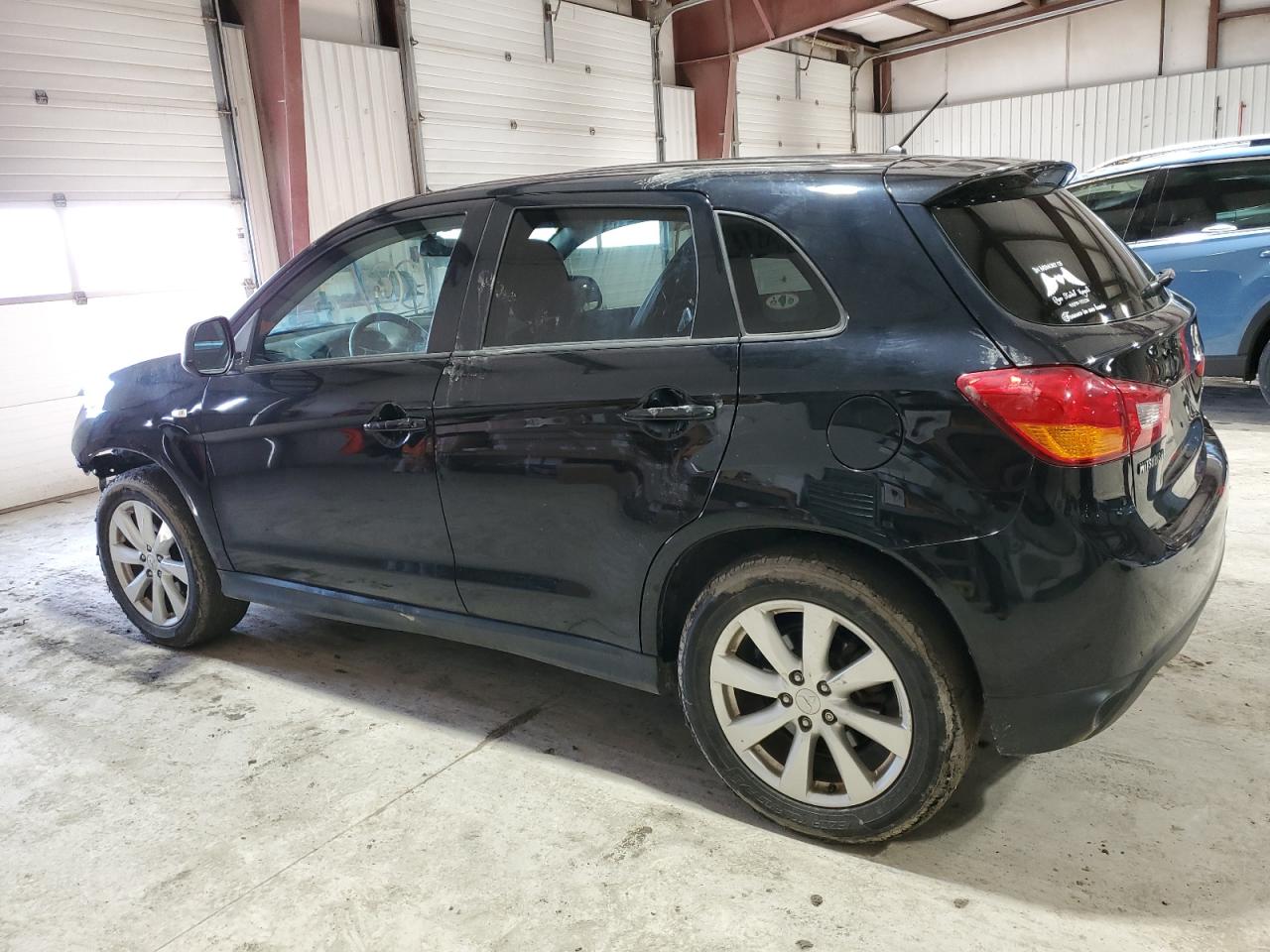 2015 Mitsubishi Outlander - Image 2