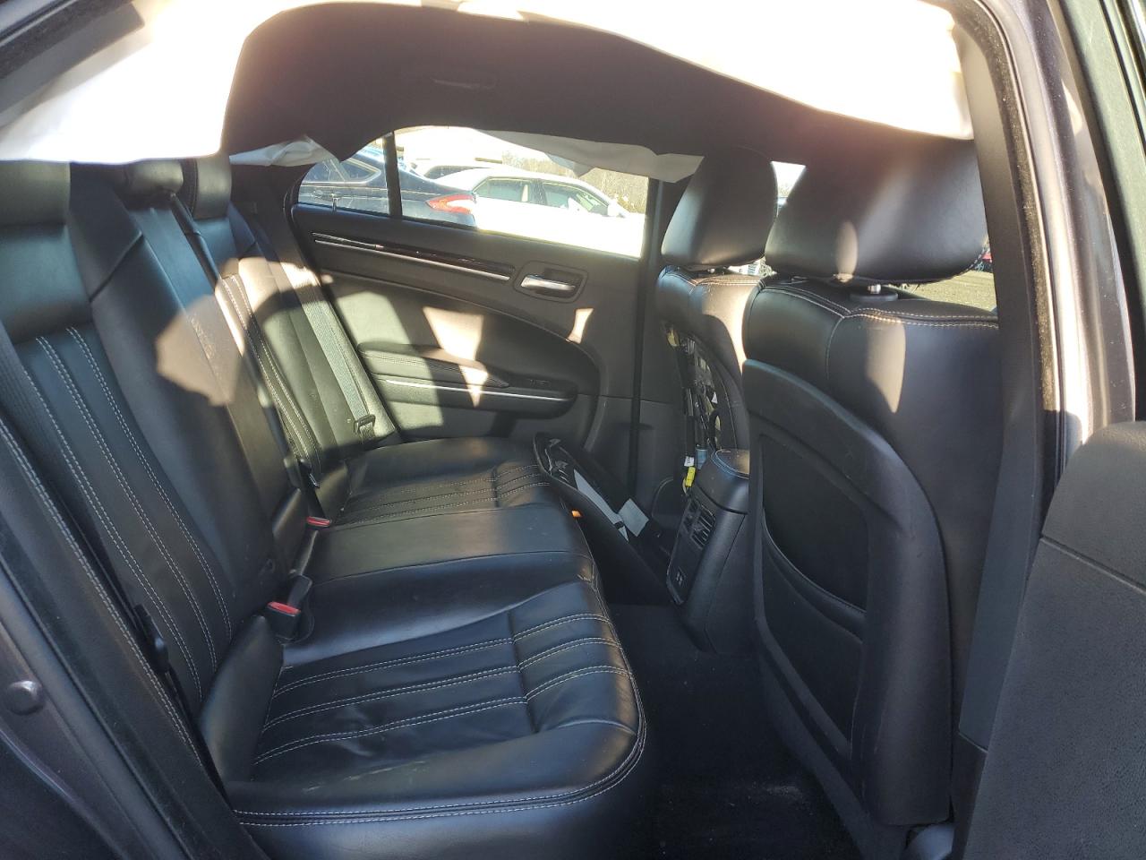 2019 Chrysler 300 - Image 10
