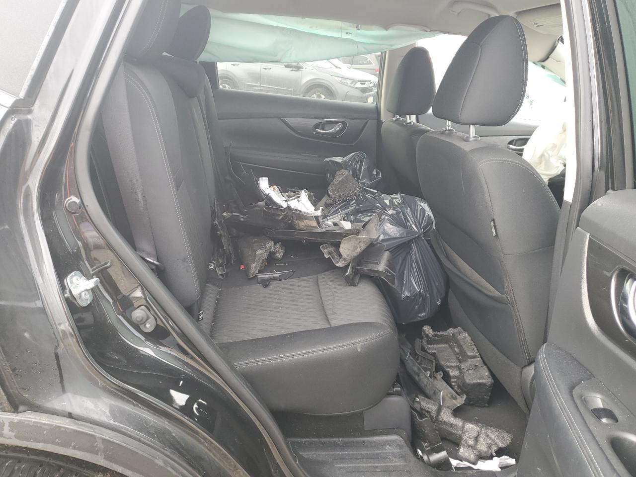 KNMAT2MV0JP556895 NISSAN ROGUE 2018