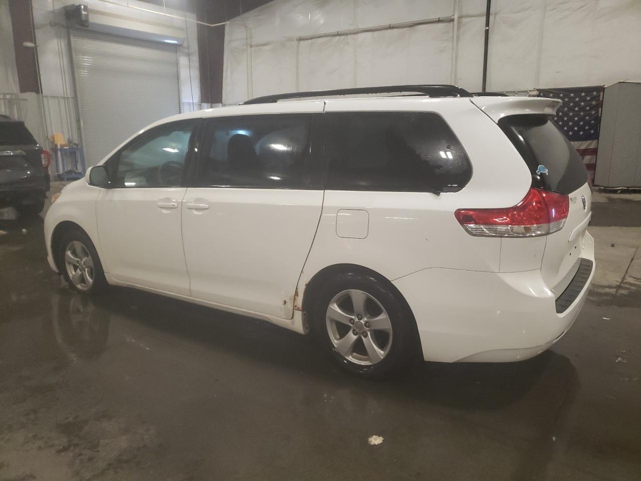 2011 Toyota Sienna - Image 2