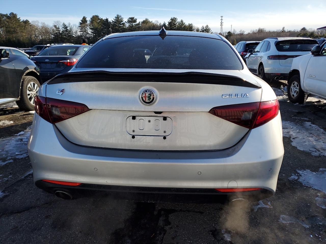 2017 Alfa Romeo Giulia - Image 6