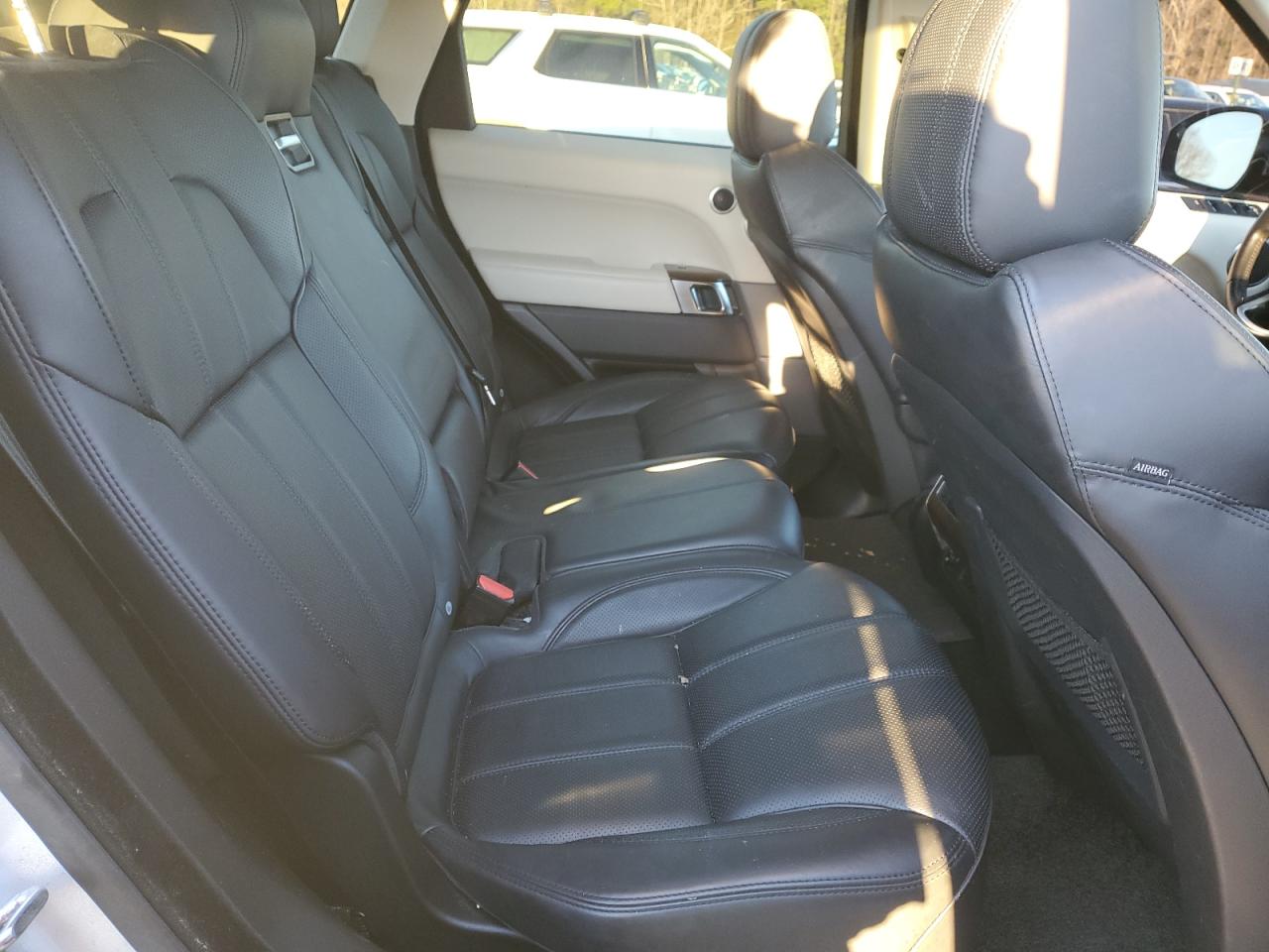 2015 Land Rover Range Rover - Image 11