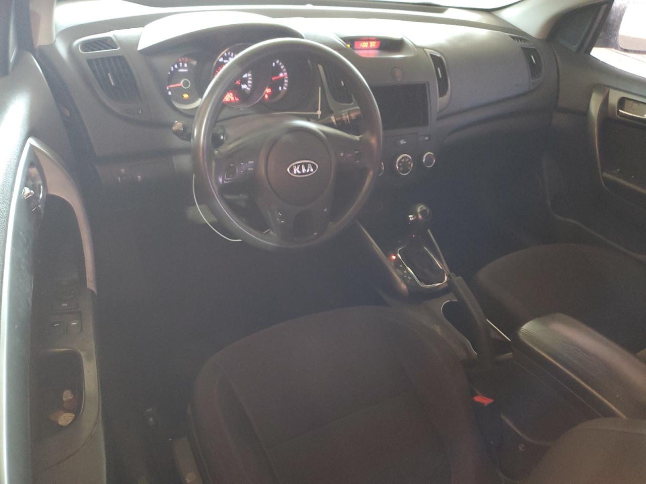 2013 Kia Forte - Image 8