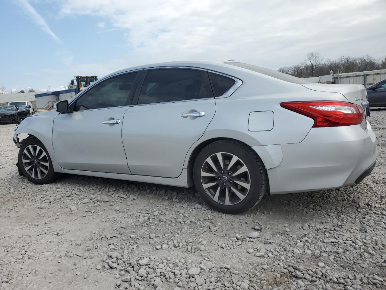2017 Nissan Altima - Image 2