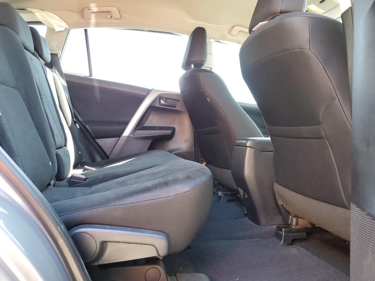 2016 Toyota RAV 4 - Image 11