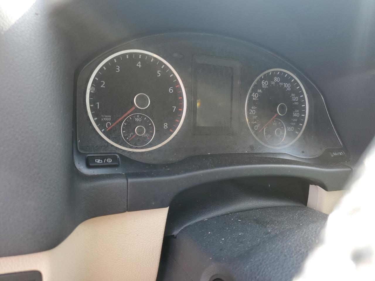 2017 Volkswagen Tiguan - Image 9