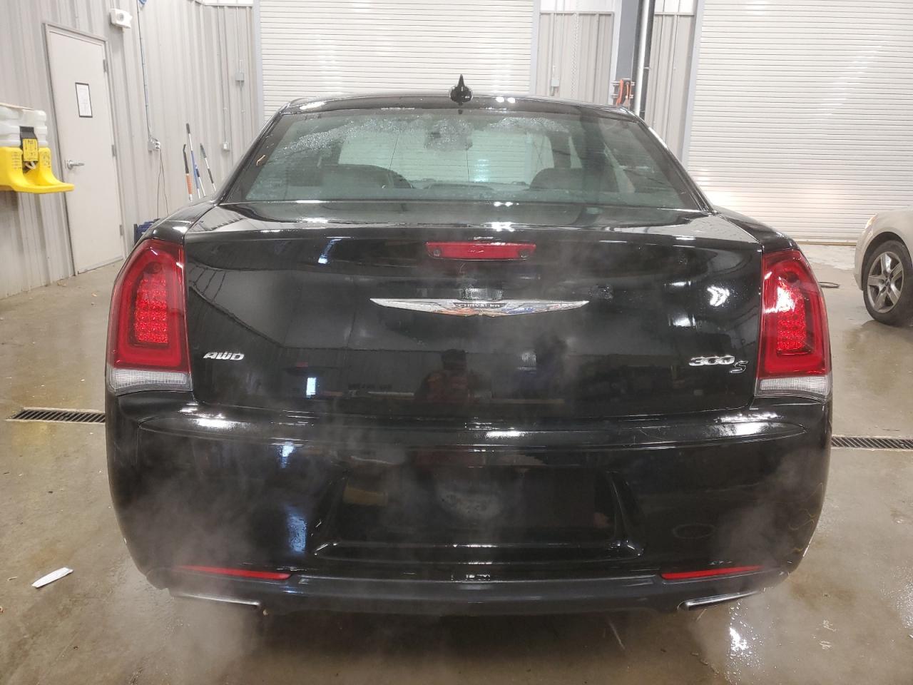 2016 Chrysler 300 - Image 6