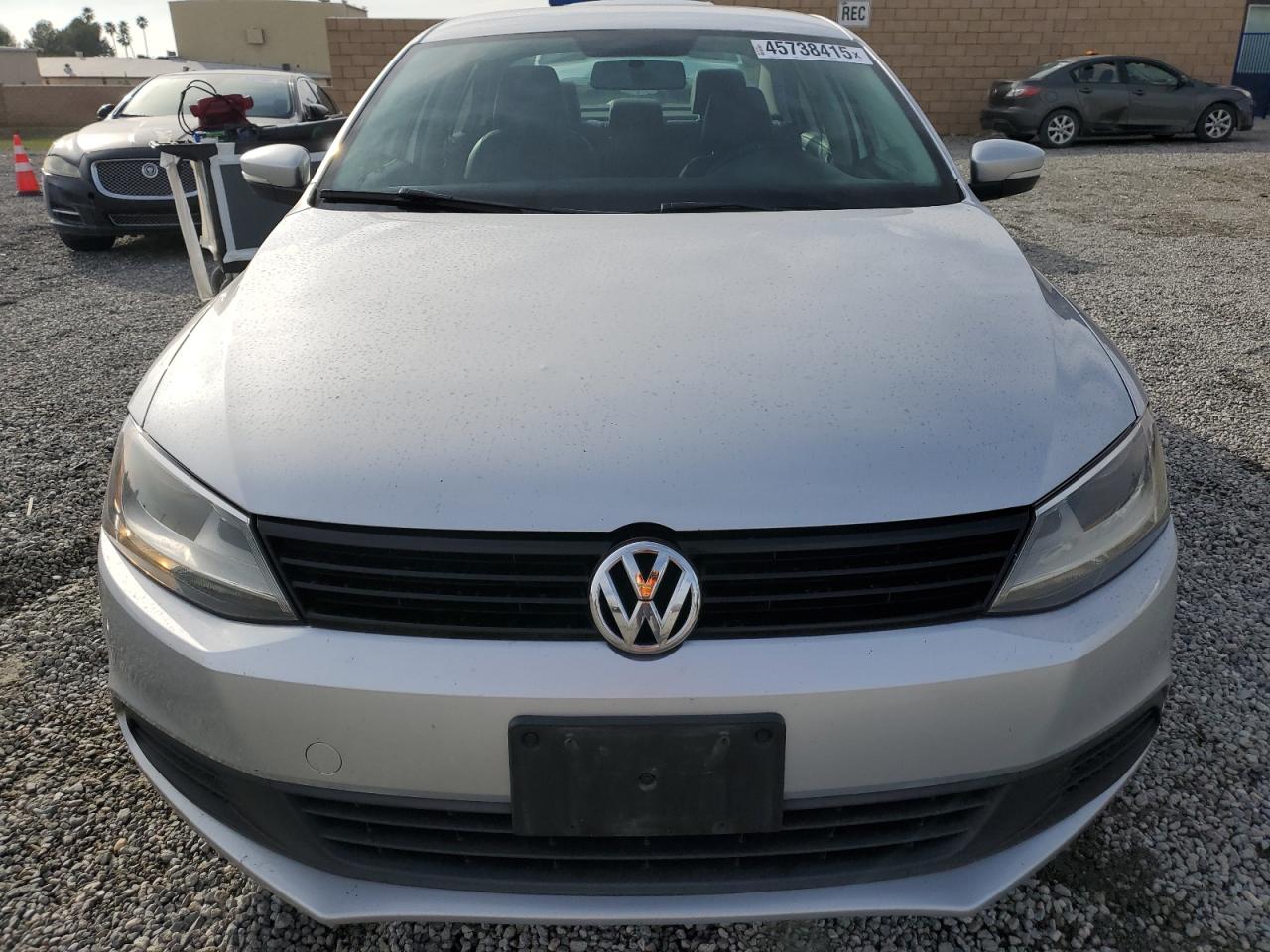 2014 Volkswagen Jetta - Image 5